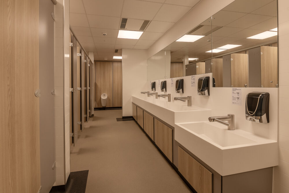 <p>East Midlands Airport Castle Rock Toilets</p>
